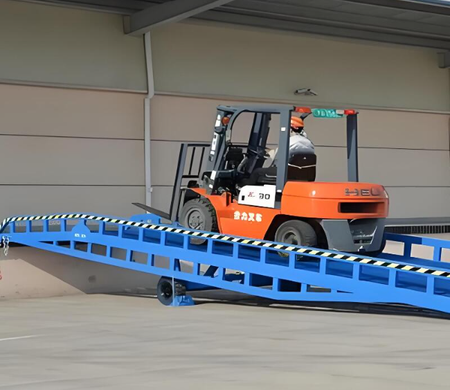 济源移动式卸货平台（叉车用）